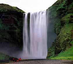 ������� Skogafoss (11168 bytes)